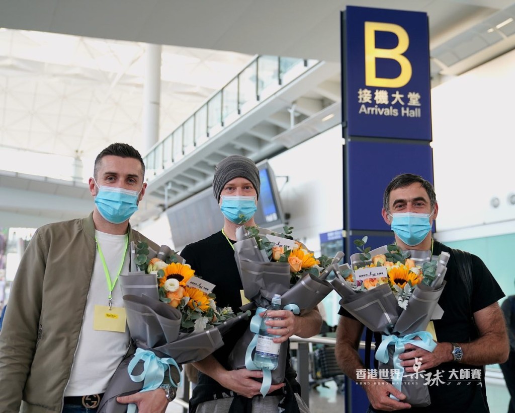 奧蘇利雲（右）於10月4日抵港。香港世界桌球大師賽fb