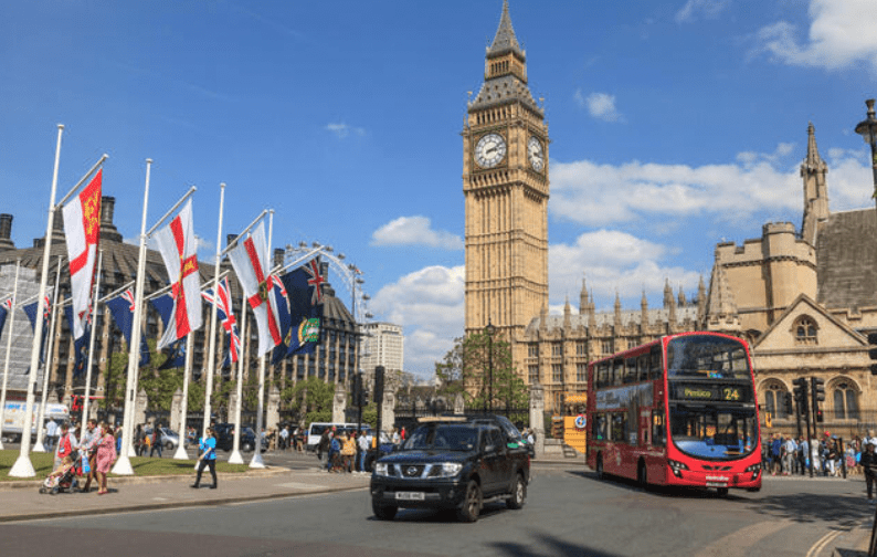 英國政府日前公布改革永居（ILR）申請諮詢文件，並提出多項提高椚檻建議，引發不少移英港人家庭擔憂。