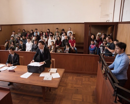 學院今年首舉辦《模擬法庭夏令營》。