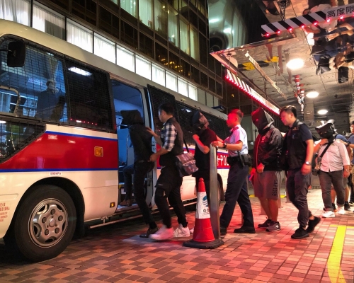 警方再拘捕15人。警方圖片