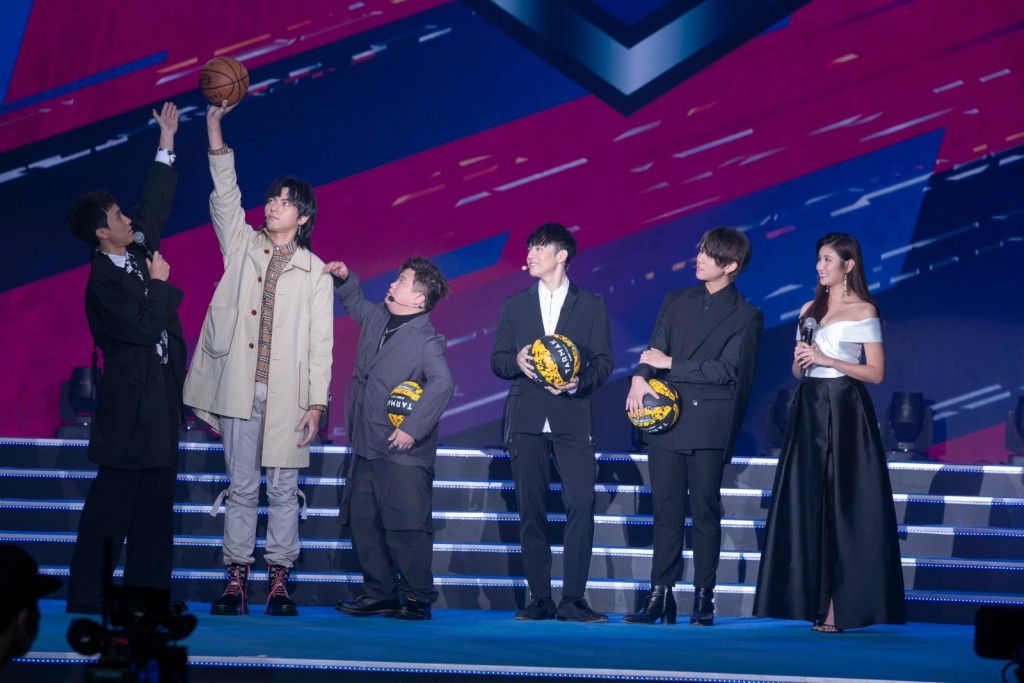 《季前賽》是個關於街頭籃球為故事,劇中主演姜濤、陳卓賢、193、梁業簡介新劇。