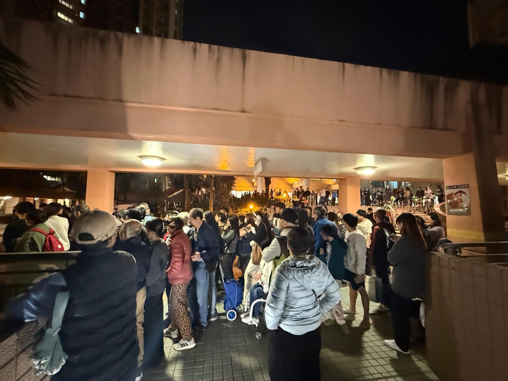 大約200人疏散至安全地方。