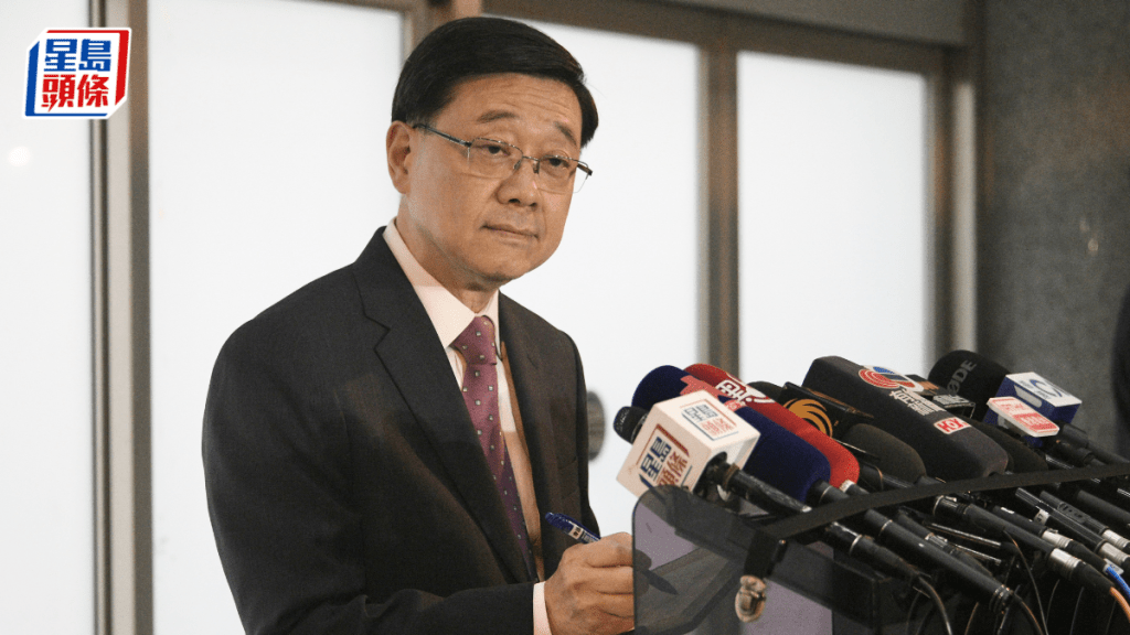 夏寶龍結束調研離港 李家超：夏主任肯定特區管治工作 提詩勉勵區議會