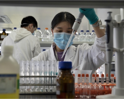 外交部發言人汪文斌指中國會以公平合理的價格向世界提供疫苗。AP資料圖片