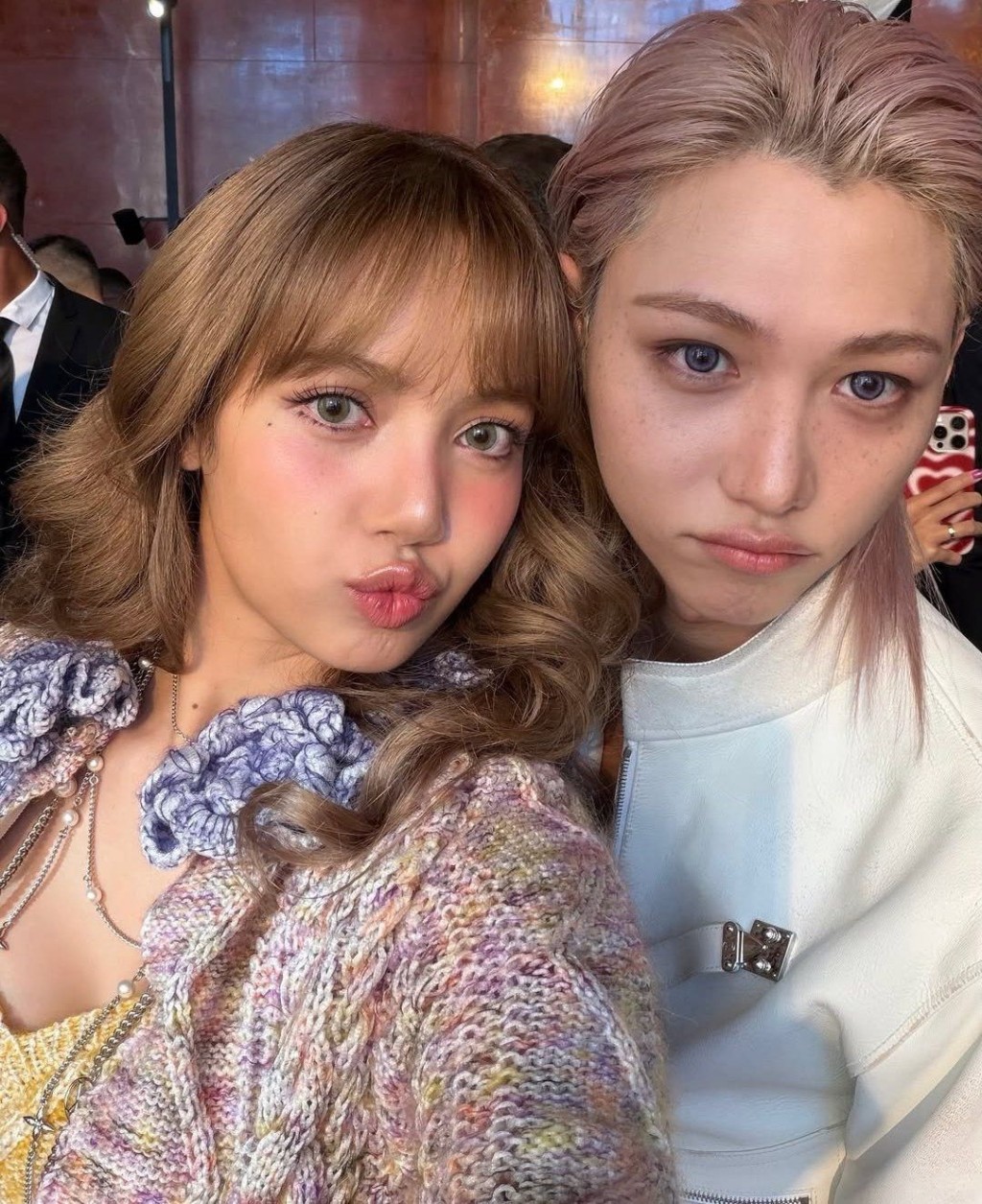 Lisa與Stray Kids成員Felix合照。