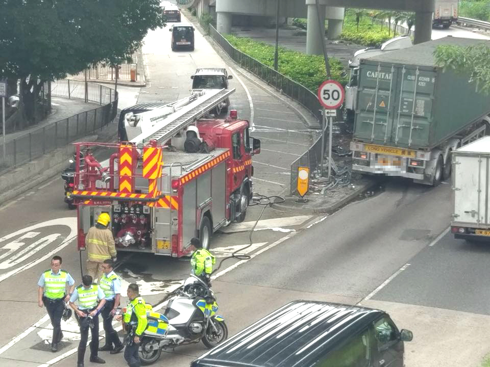 荔枝角道貨櫃車失事。黃達東區議員圖片
