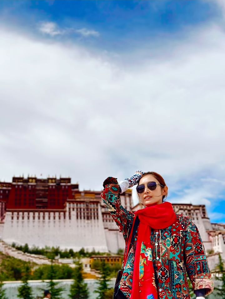 陈贝儿到达西藏。