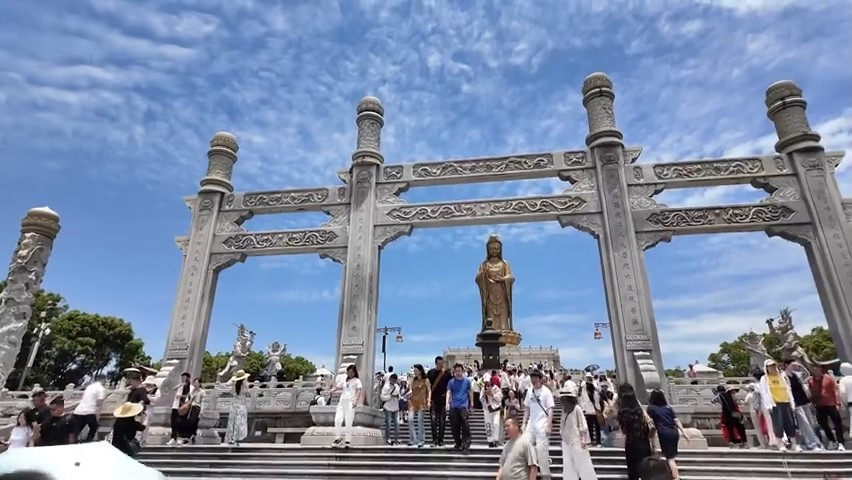 黃安大讚普陀山是個好地方。 黃安大讚普陀山是個好地方。