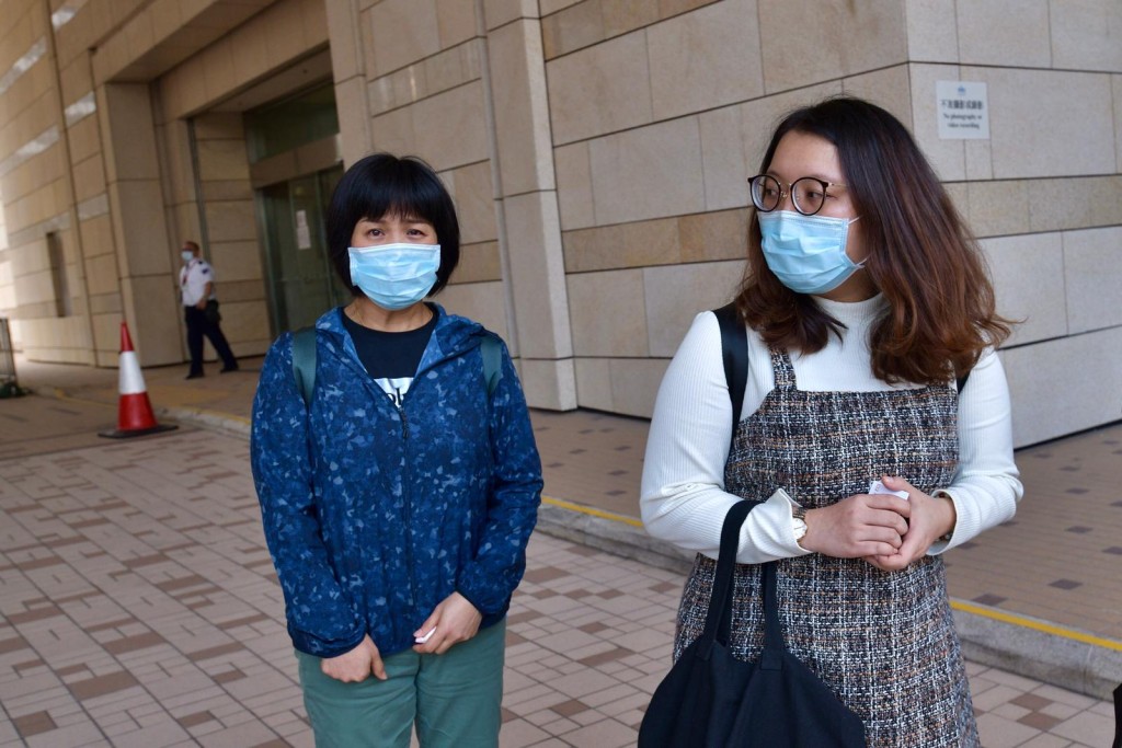 死者母親（左）及胞姊（右）。