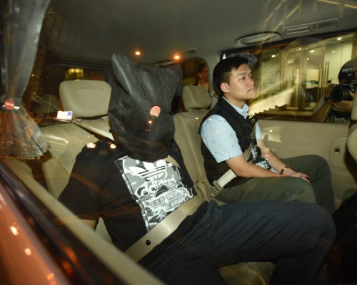 警方拘捕兩名男子。尹敬堂攝
