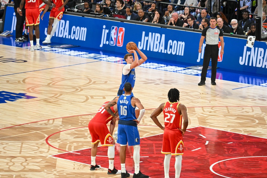 NBA中国赛独行侠vs火箭。魏国谦摄