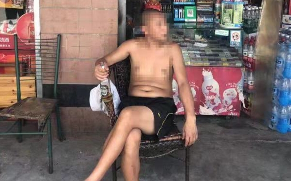 重慶一名男子報警指被人盜取啤酒,警員到場後發現男子是一宗盜竊案的疑犯。 網圖