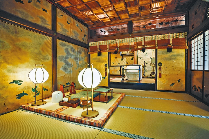 坂本又八郎在1899年又為道後溫泉本館增建金碧輝煌的皇室專用入浴設施又新殿。
