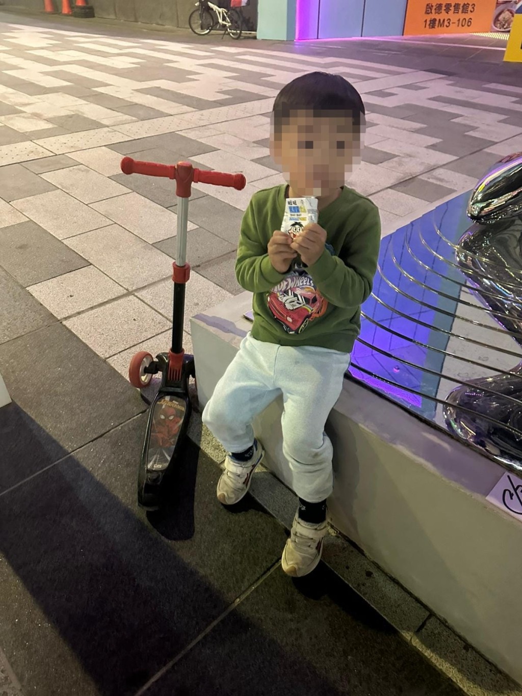 警方透過無人機協助，及時發現與家人失散的小童。東九龍總區防止罪案辦公室FB