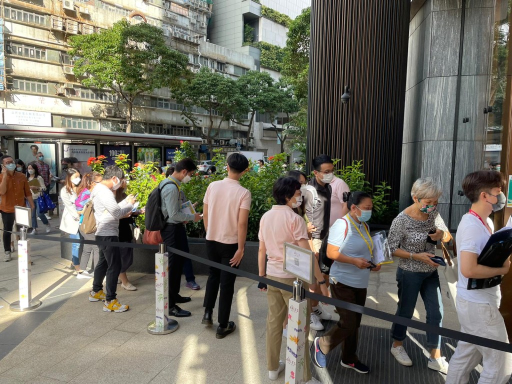 星凱‧堤岸三輪銷售,大批準買家出席揀樓。
