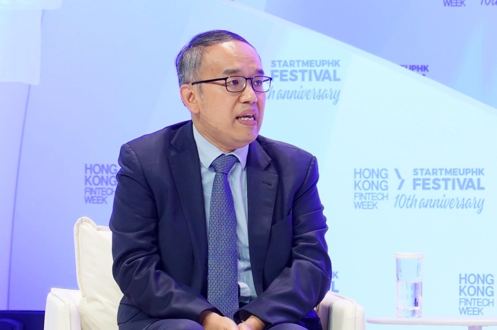 許正宇指,總結了第十屆香港金融科技周的豐碩成果,香港金融科技生態圈在過去十年有很大變化。 許正宇指,總結了第十屆香港金融科技周的豐碩成果,香港金融科技生態圈在過去十年有很大變化。