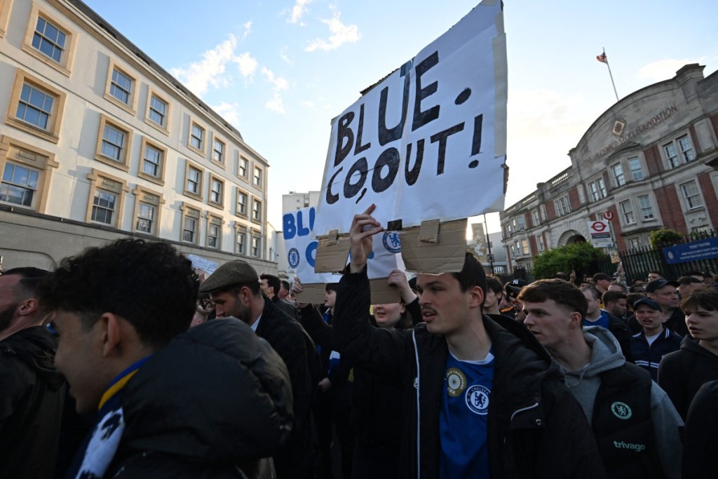 早前聯賽對曼聯前，車路士球迷已曾發起抗議BlueCo的活動。法新社