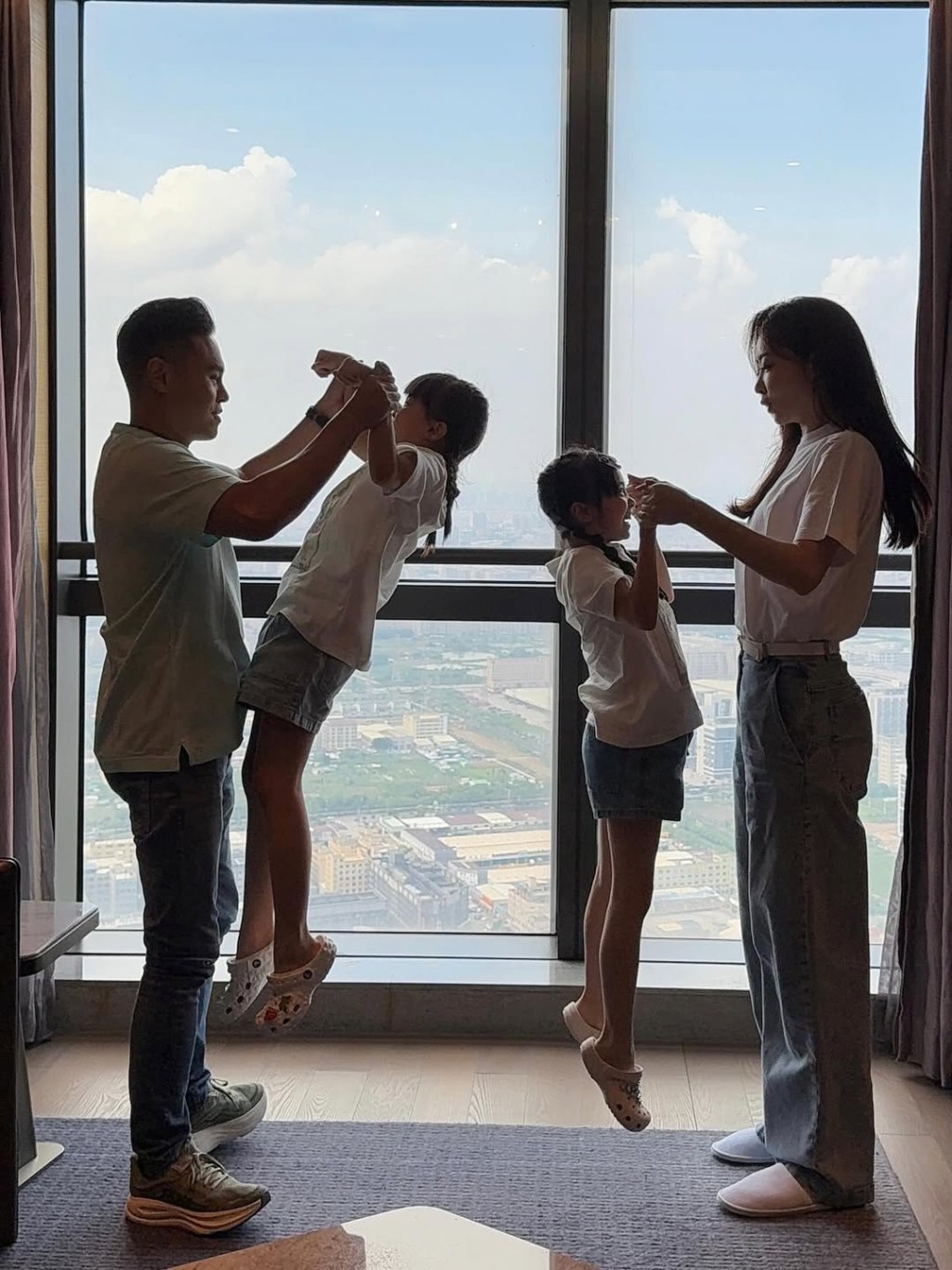 熊黛林慶祝結婚9周年紀念。 熊黛林慶祝結婚9周年紀念。