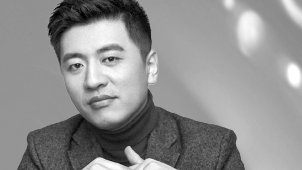 41歲名師張雪峰猝逝。 微博