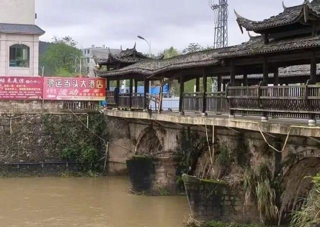 墮橋位置。 央視 墮橋位置。 央視