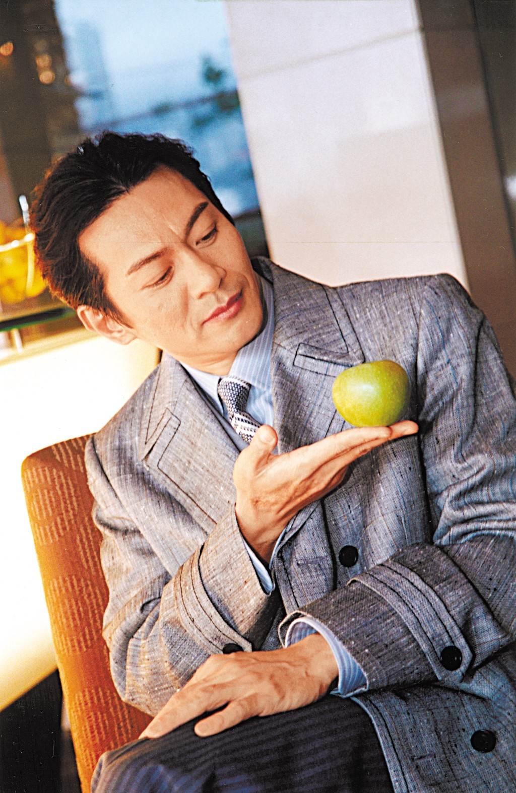 江華入行多年，直到1996年轉投TVB才成功入屋。