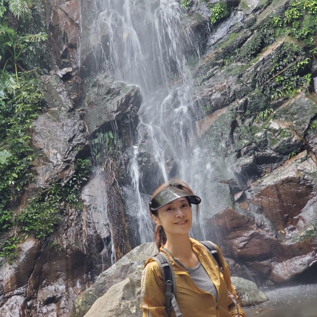 李太呢年愛上行山。