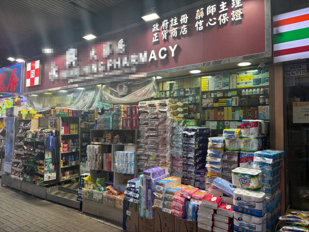 有藥房職員指對加價並不知情。
