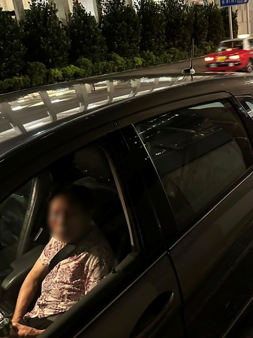 婆婆在呈祥道高速公路迷糊徘徊，獲熱心司機救起。FB：香港尋人專區