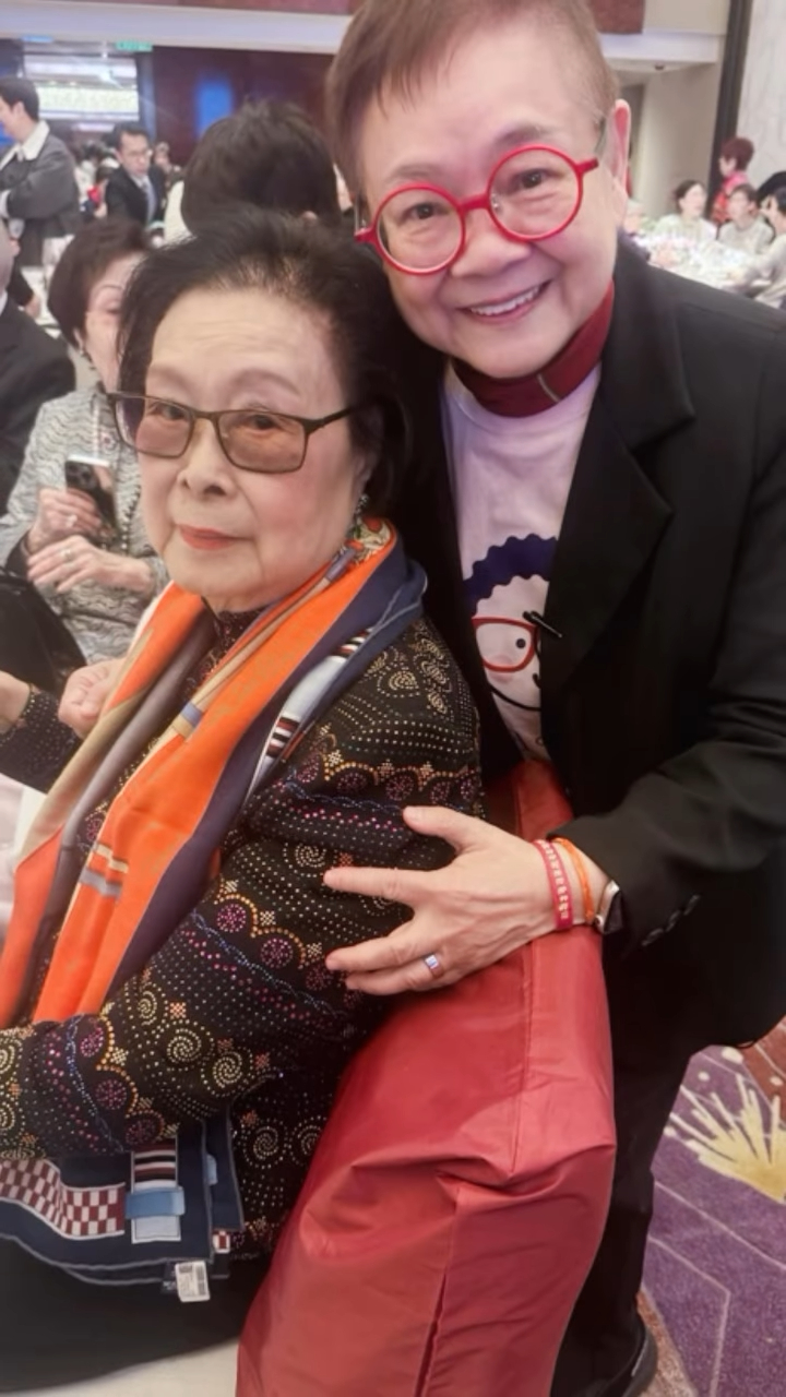 已屆95歲的羅艷卿亦有現身晚宴,雖然要以輪椅代步,但精神相當好。
