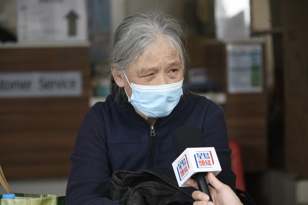 何婆婆表示現時「屋企而家唔俾入」,正等待解封。 何婆婆表示現時「屋企而家唔俾入」,正等待解封。