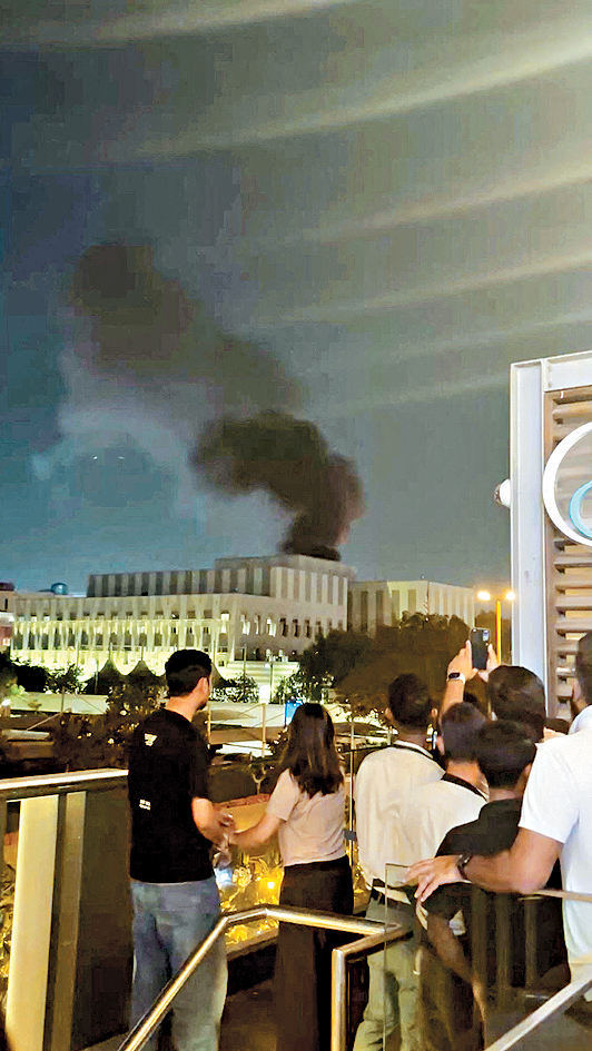 美國駐杜拜領事館的附近區域冒出濃煙。