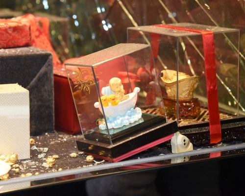 內有一些金飾未被偷走。丁志雄攝