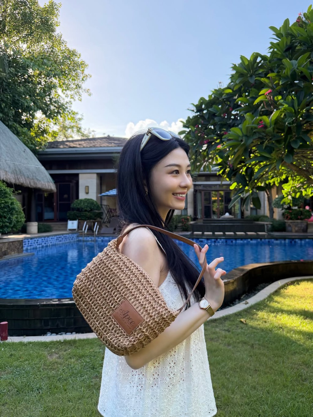 沈月度假心情極佳。 沈月度假心情極佳。