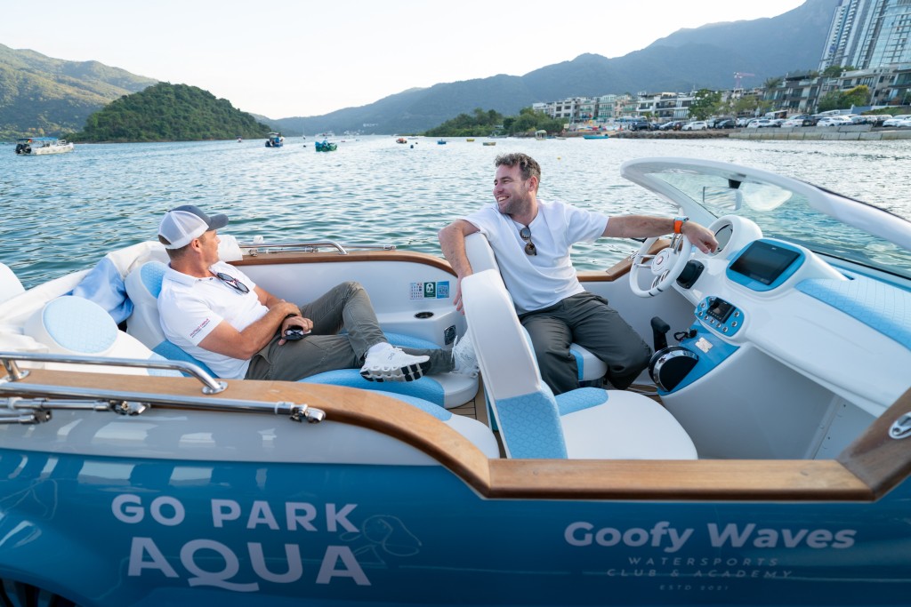 卡雲迪殊前往全新水上活動中心GO PARK Aqua,率先試玩全新的Aqua Wave Fiat,體驗水陸兩用的獨特魅力,盡興而歸。 卡雲迪殊前往全新水上活動中心GO PARK Aqua,率先試玩全新的Aqua Wave Fiat,體驗水陸兩用的獨特魅力,盡興而歸。