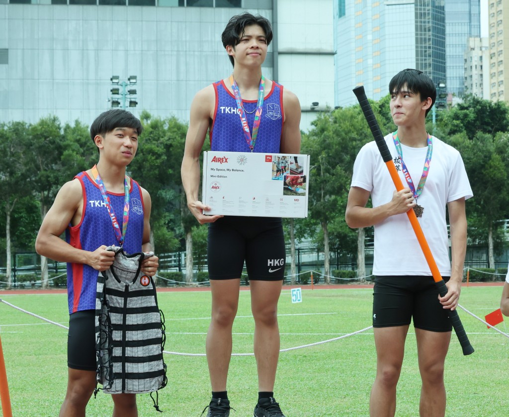 3位男子100米跑三甲郭俊廷（中）、陳一樂（左）及吳君浩（右）