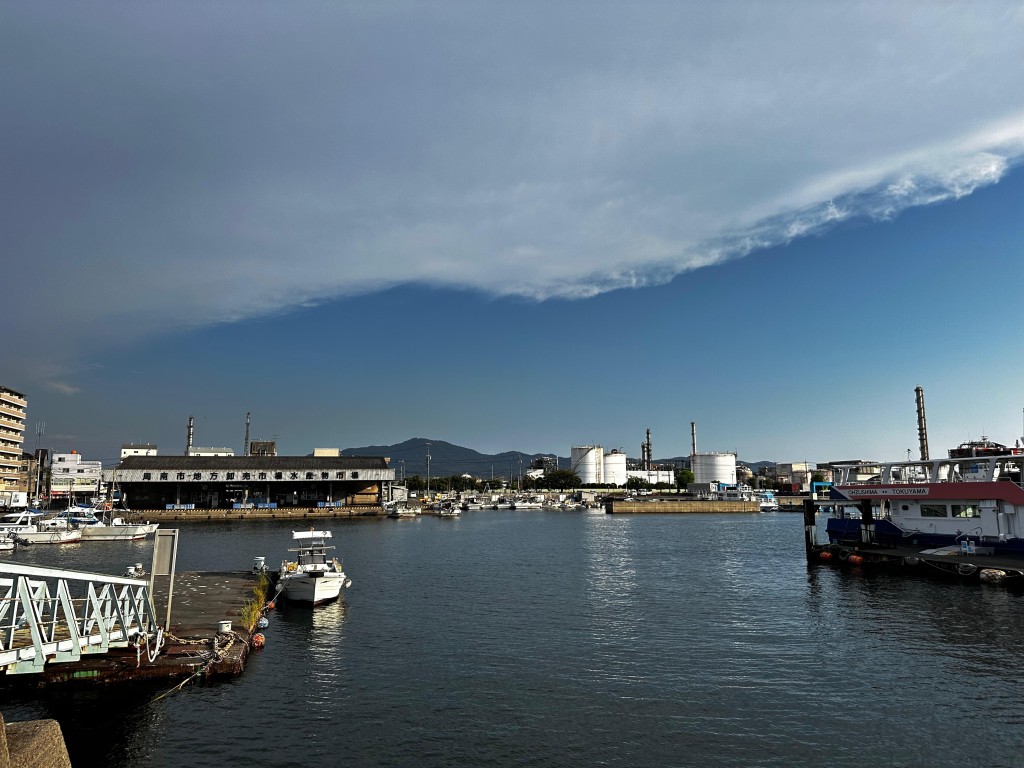 海面平靜。