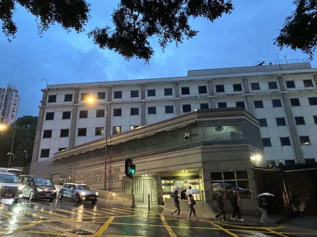 现场为中环花园道的美国驻港领事馆。曾志恒摄