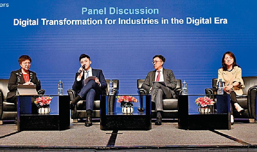 ■（左起）香港資訊科技企業家鄧淑明、星島新聞集團行政總裁兼社長蔡晋、 嘉里物流聯網有限公司公司首席財務官鄭志偉及螞蟻集團粵港澳大灣區戰略發展和政府事務執行副總裁陳婉真。