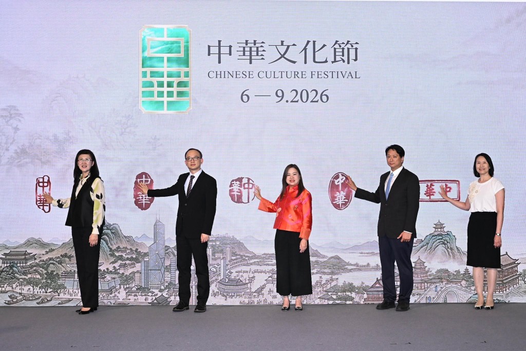 羅淑佩連續兩晚在尖沙咀出席康文署年度大型文化節目啟動活動。FB Rosanna Law圖片