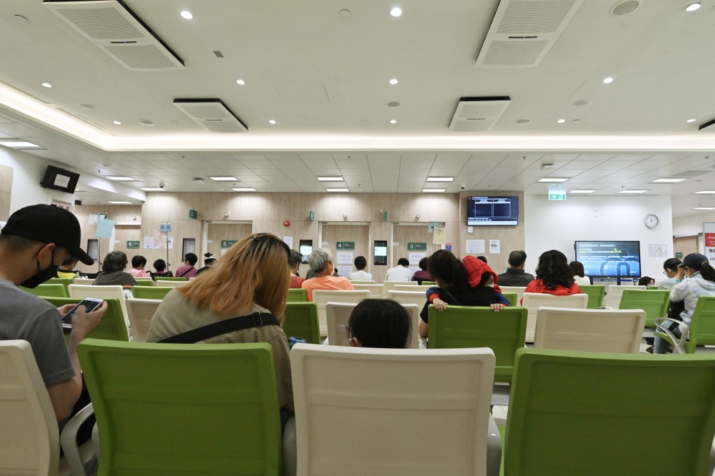 是次收費改革並非單純為了「加價」，其核心目標是改革公營醫療的架構。資料圖片