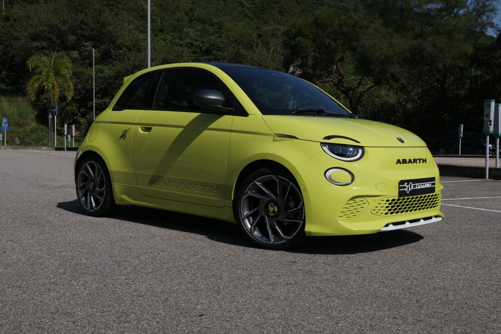 电动车Abarth 500e香港「一换一」早鸟优惠价HK$399,800起，首批明年第二季交付。