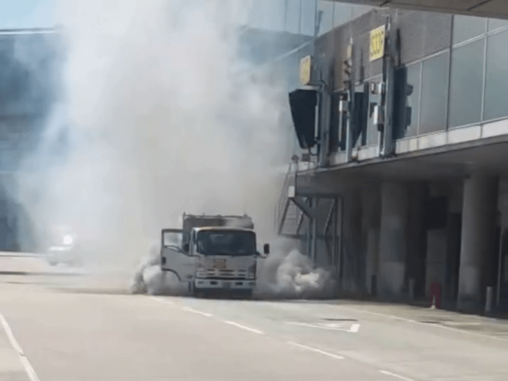 涉事車輛為機場一部加油車。Threads:wa_khann 涉事車輛為機場一部加油車。Threads:wa_khann