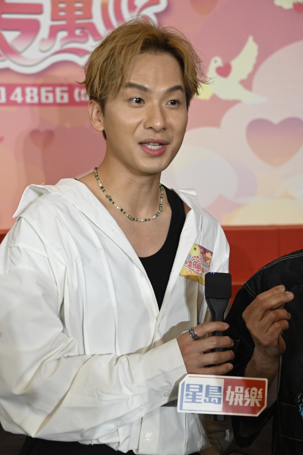 周吉佩稍後揀自己的歌,讓尹光在節目上演唱。 周吉佩稍後揀自己的歌,讓尹光在節目上演唱。