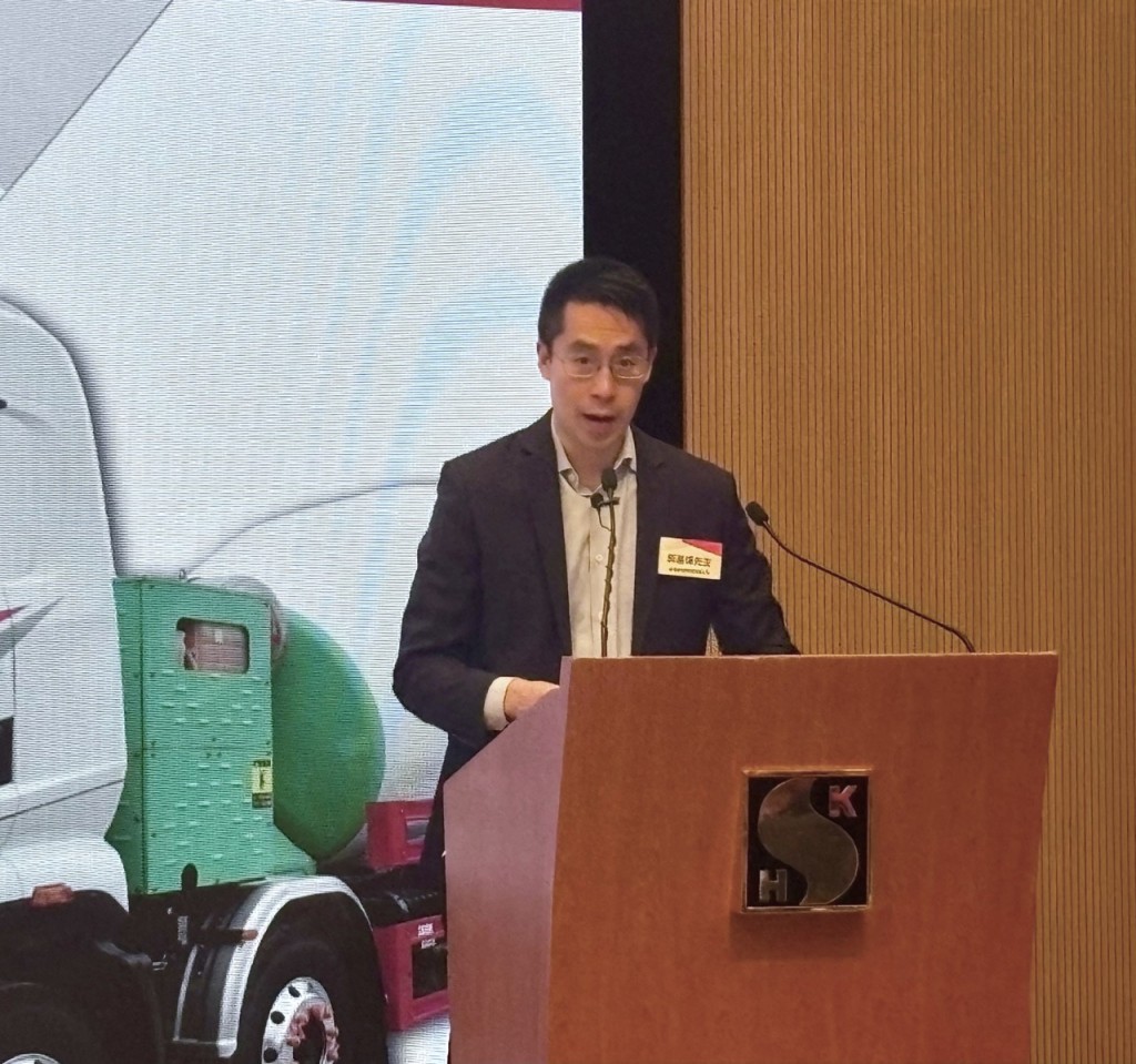 郭基辉表示，可以为环境、为业界、为建筑工友实现「三赢」局面，协助香港成为更加绿色的低碳城市。郭颖彤摄