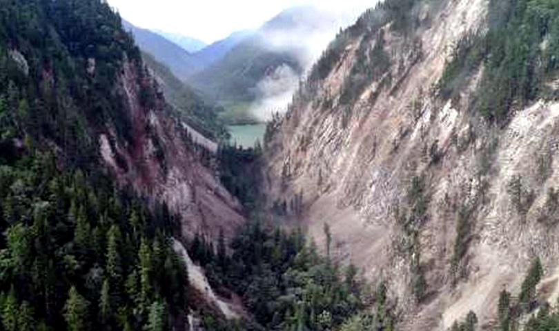 寨溝景區內熊貓海至箭竹海之間，因山體垮塌道路消失。