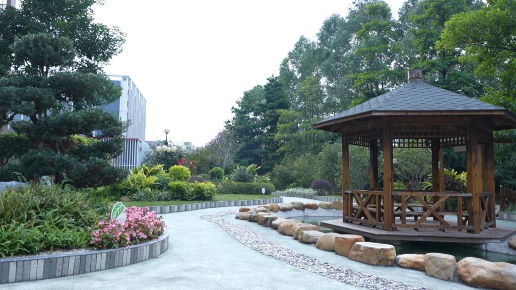 院內綠化面積廣。 院內綠化面積廣。