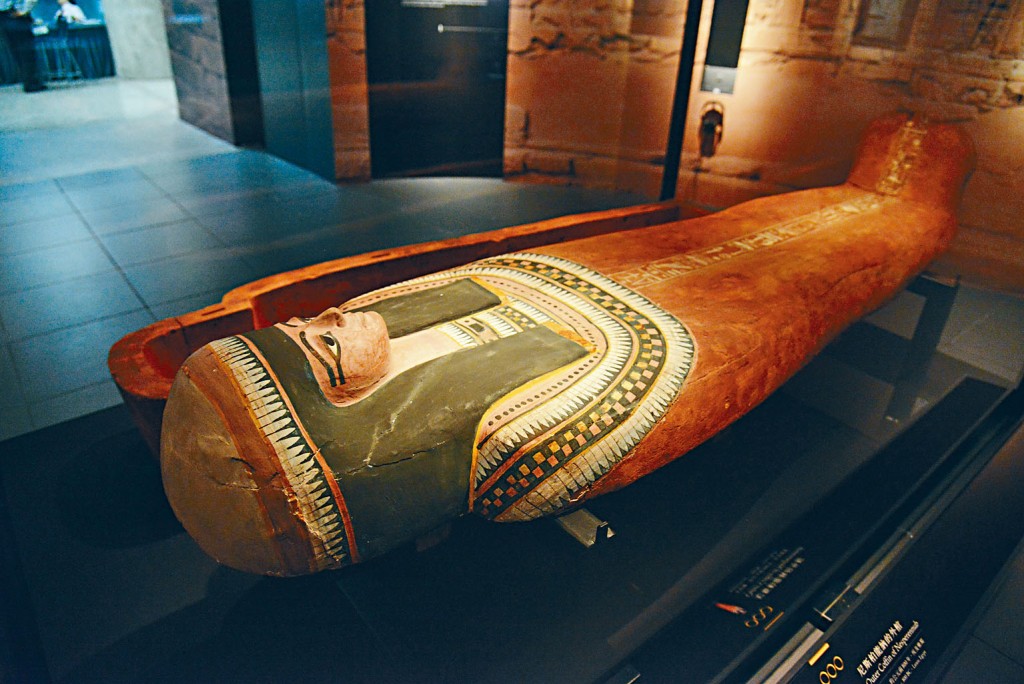 「尼斯柏能納的外棺」是展覽中的引子，教大家如何看展品。