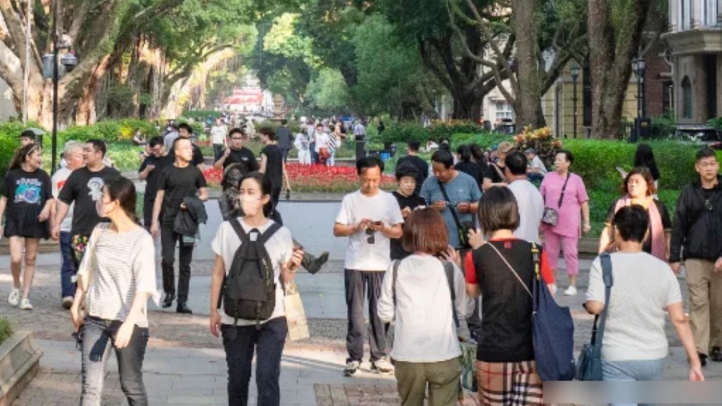 內地多地氣溫較常年偏高,廣州將經歷有氣象紀錄以來最長夏天。圖為廣州番禺。。微博