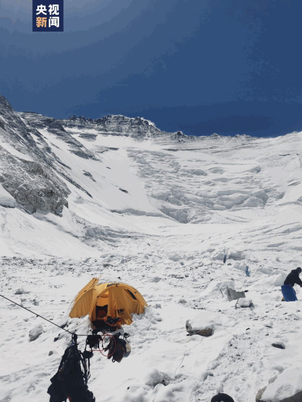 珠峰下的營地。