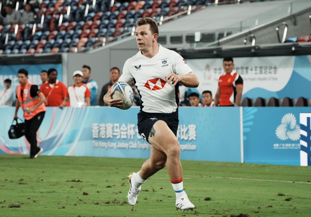 港男子隊旗開得勝。